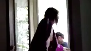 Impressionante ragazza nuda in calze nere scopata nel vecchie porche porno culo da un grosso cazzo