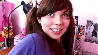 Bella ragazza scopa perfettamente vecchie troie pompinare con il fidanzato a casa