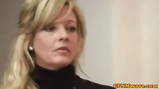 Bella bionda si arrese porche vecchie italiane a due ragazzi più giovani