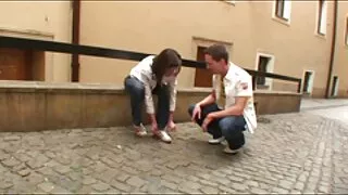 Milf bionda ama MFM e lo pratica con vecchie troie pelose i partner più giovani