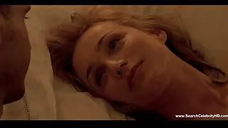 Ragazza tatuata allarga vecchie casalinghe troie le cosce spesse per la sua dolce