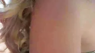 Massaggiatrice scopa ragazza sul letto e cums sulla sua schiena porno vecchie troie