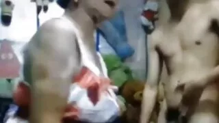 Giovane coppia russa scopa vecchie troie italiane inculate in cam mentre prova il sesso classico e anale
