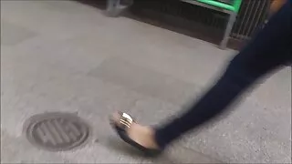 In una scena fatta video anziane troie in casa, una giovane scopata nel culo dal suo ragazzo dai capelli lunghi sulla culla