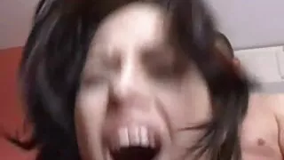 Giovane ragazza si spoglia e si masturba in cam vecchie zoccole