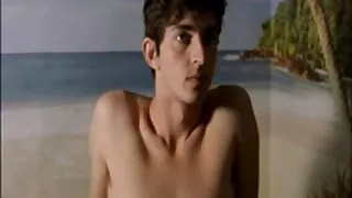 Le bellezze lesbiche si scopano appassionatamente a anziane troie vicenda con un dildo a costine