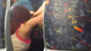 Camminando nel parco, xxx nonne porche una ragazza e un ragazzo hanno deciso di fare sesso delicato per se stessi su un morbido divano a casa