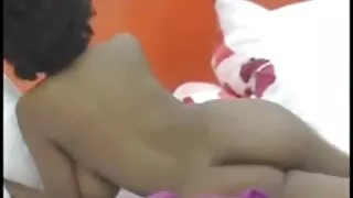 Giovane ragazza accarezzò il clitoride con porno nonne troie le dita, poi inserì un dildo nel culo