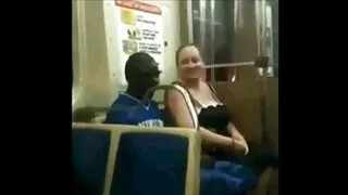 La festa in costume di famiglia si è trasformata in un video vecchie maiale cazzo di caldo