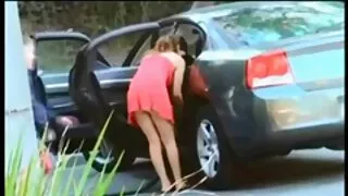 Ragazzo scopa ragazza a casa e soffia sperma vecchie troie nude sul suo viso
