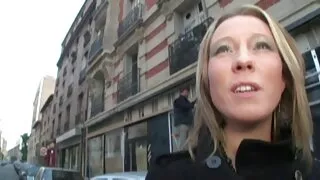 Bella ragazza a belle nonne porche casa succhiare il cazzo del suo amante