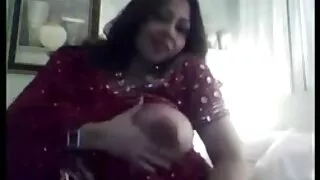 Bionda succhia il cazzo di grasso di un ragazzo, invitandolo vecchie nonne troie a visitare